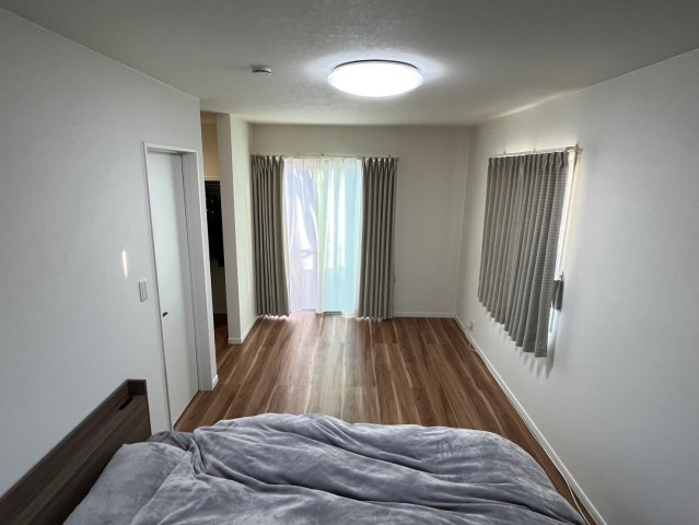 【寝室】 | 南区大福 | 主寝室にバルコニーがあります