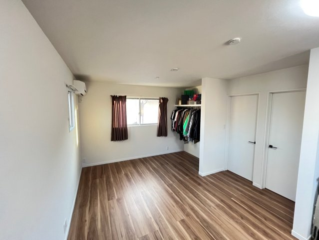 【洋室】 | 南区大福 | 2階の洋室です。オープンクローゼットになっているので実際より広く感じます！