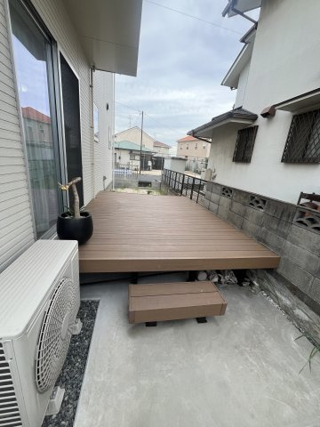 【その他】 | 南区大福 | リビングからすぐウッドデッキへと繋がります。
とても広いので、BBQなど出来ます♪