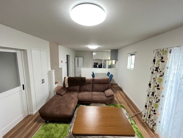 【居間・リビング】 | 南区大福 | LDKが18帖もあるので、広々とした空間
ソファや机を置いても窮屈感がありません♪