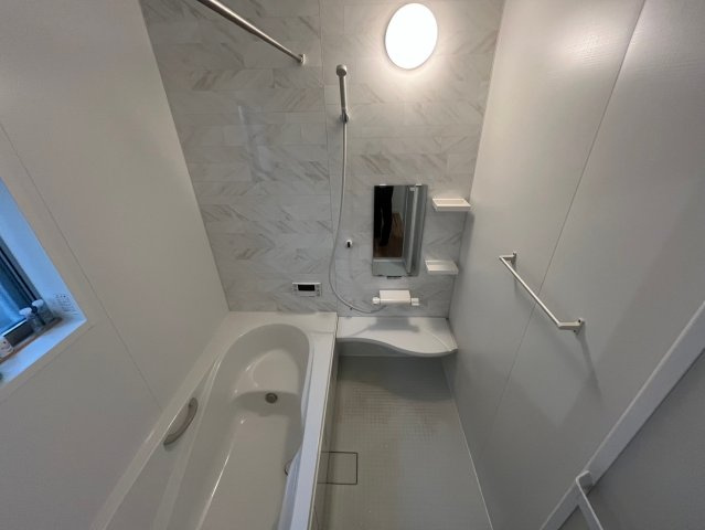 【浴室】 | 南区大福 | 湯船に座る場所があるのでゆっくりと半身浴が出来ます♪