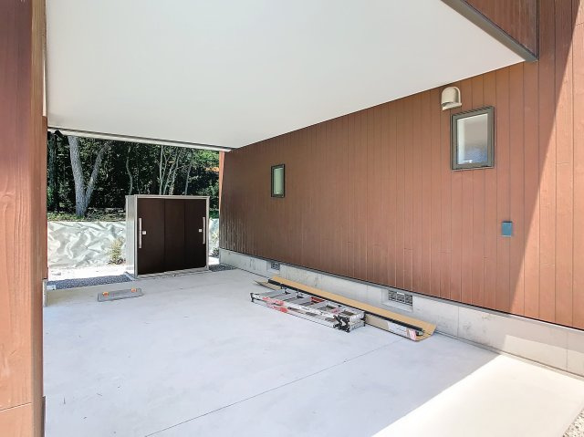 [新築!] 緑織りなす日々の時間の駐車場