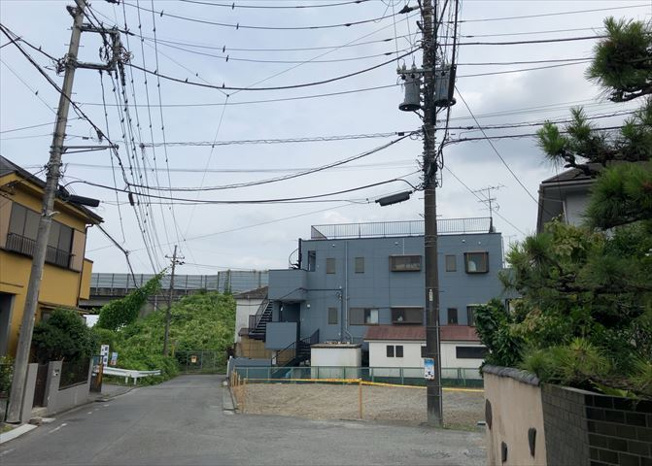 【展望】 | 桜や紅葉の名所に出かける人は多いと思いますが、家にいながら季節の移ろいを感じる生活を送りませんか？リビングや窓から見える景色が生活を彩るワンポイントに！現地から見える景色を堪能してみては如何でしょう。