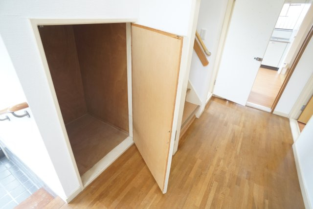 武庫山１丁目貸家の収納