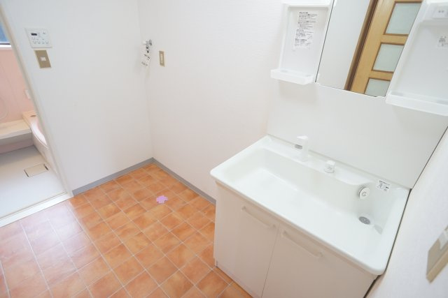 武庫山１丁目貸家の洗面所