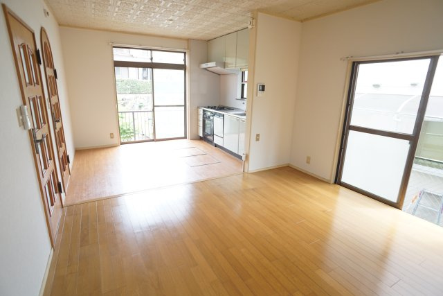 武庫山１丁目貸家の居間・リビング