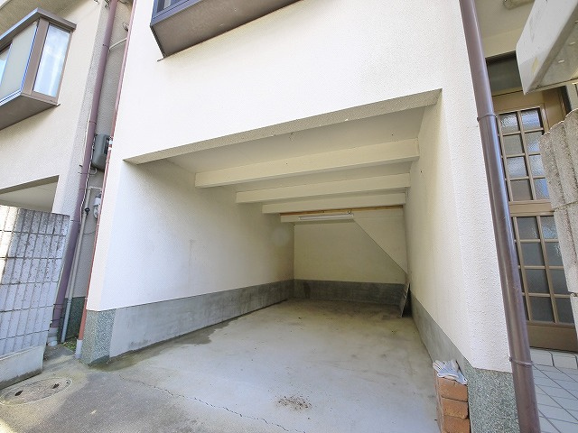 田中邸の駐車場|駐車スペースもあります