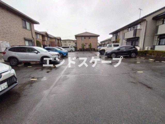 御料所ガーデンDの駐車場|高崎、前橋エリアのお部屋探しはエンドスケープまで！お客様の理想お聞かせ下さい♪