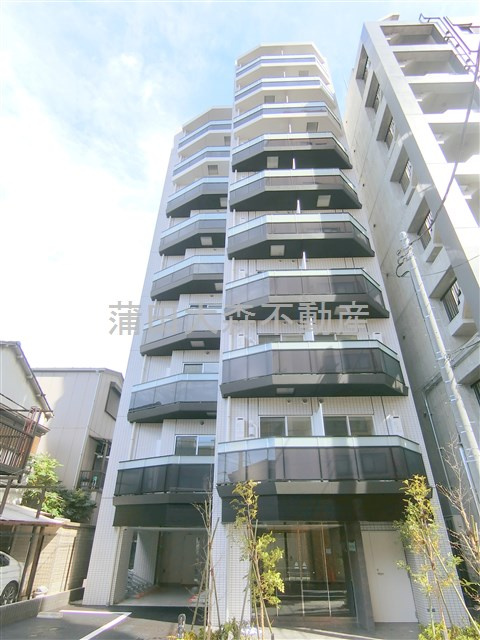 ティモーネ　プレミアム蒲田の外観パース|2024年3月築　RC鉄筋コンクリート造地上10階建て総戸数26戸のペット可分譲賃貸マンション
京浜急行本線京急蒲田駅近徒歩5分、JR京浜東北線蒲田駅徒歩9分の東京都大田区蒲田4丁目