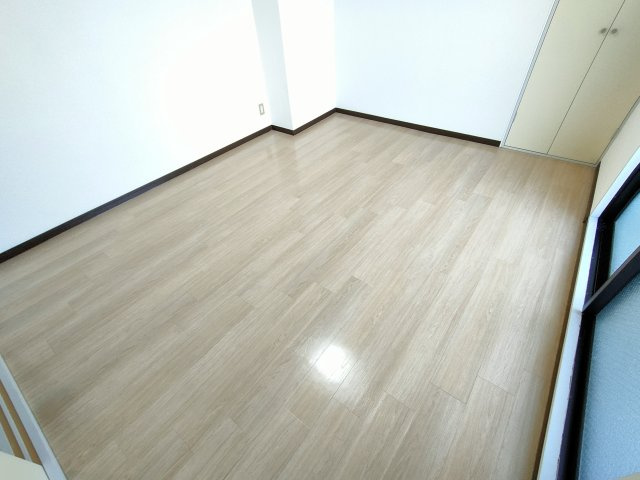 あたらしやマンションの洋室