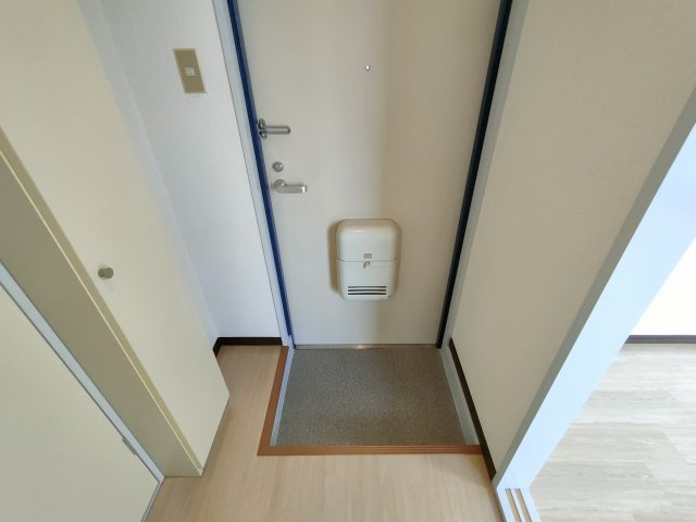 あたらしやマンションの玄関