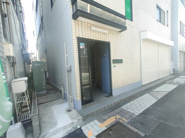 あたらしやマンションのエントランス