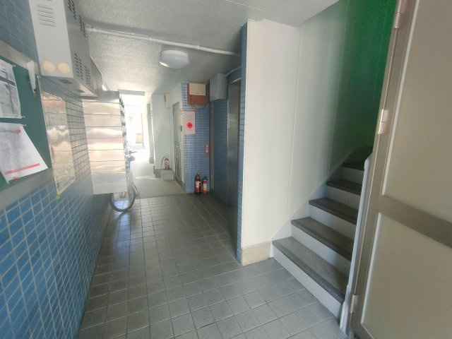 あたらしやマンションのロビー