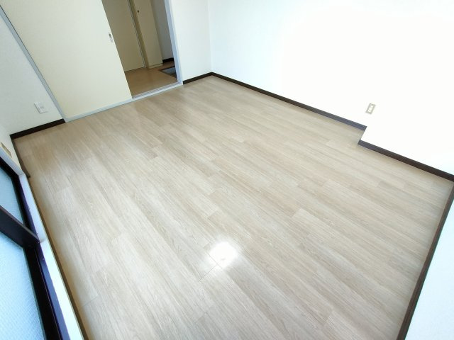 あたらしやマンションの洋室