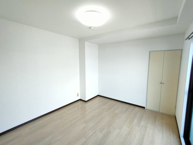 あたらしやマンションの洋室