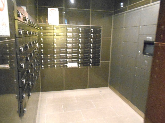 COMFORIA台東根岸のロビー