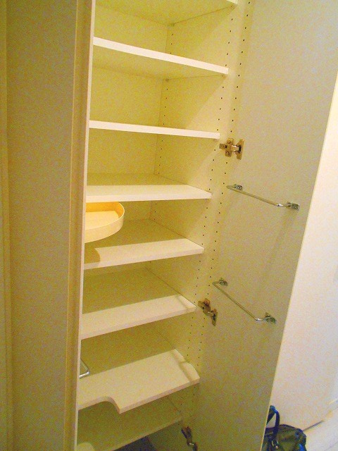 COMFORIA台東根岸の玄関