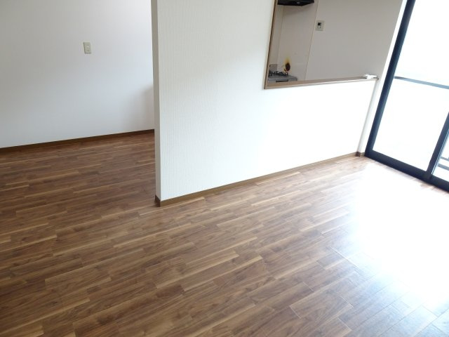 ノースフィールド深池Bの居間・リビング