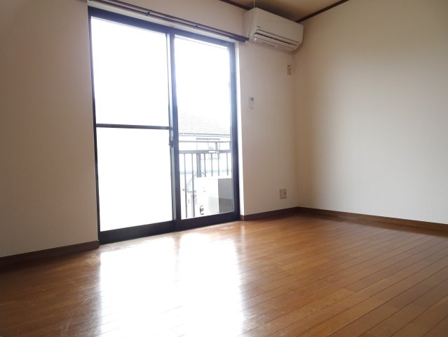 ノースフィールド深池Bの洋室