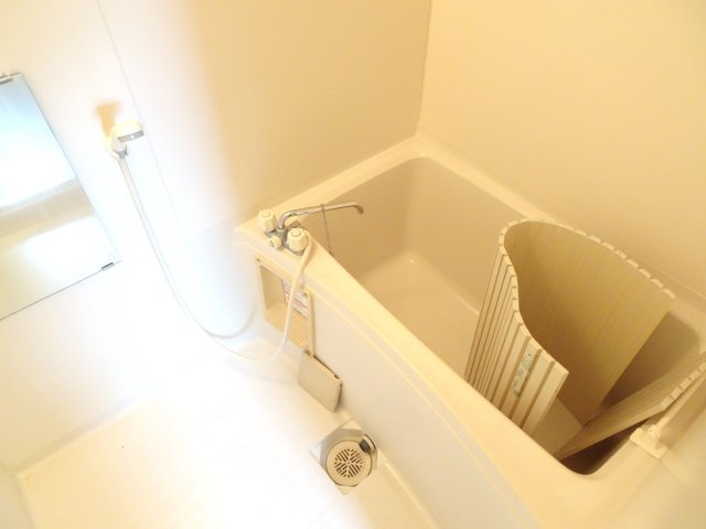 ノースフィールド深池Bの浴室