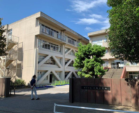 松戸市二十世紀が丘美野里町新築戸建【大橋小学校：6分】の外観|大橋小学校まで470ｍ