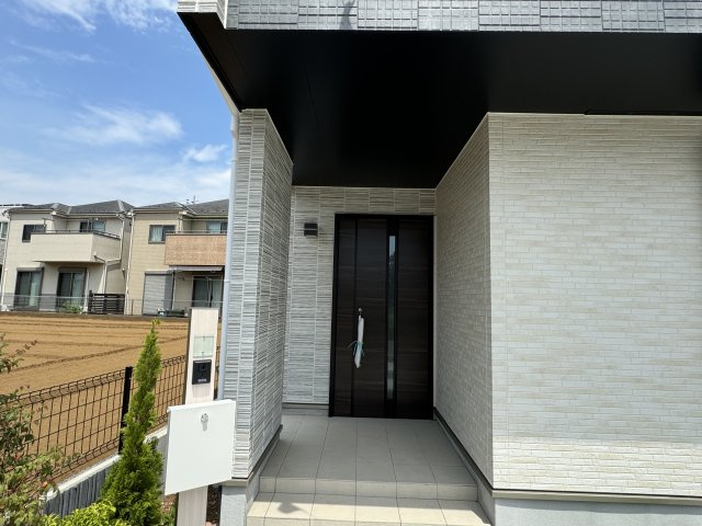 松戸市二十世紀が丘美野里町新築戸建【大橋小学校：6分】のエントランス|エントランス・玄関ポーチ