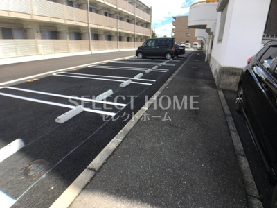 【駐車場】 | 大和ハイツA棟 | 駐車場があるので、車を買う予定の方も安心です