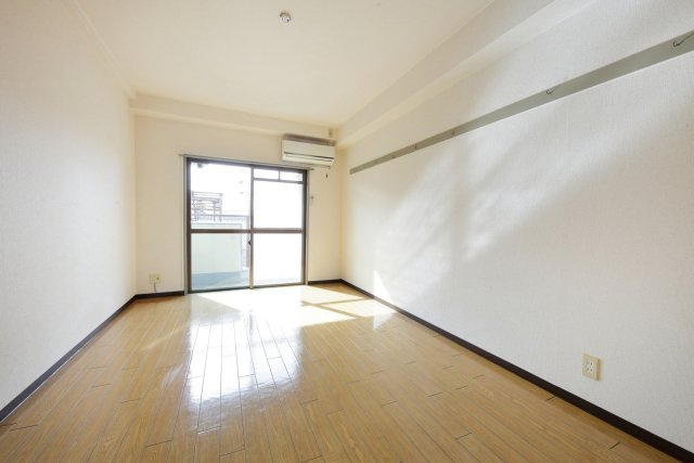 パレス大橋の居間・リビング|305号室