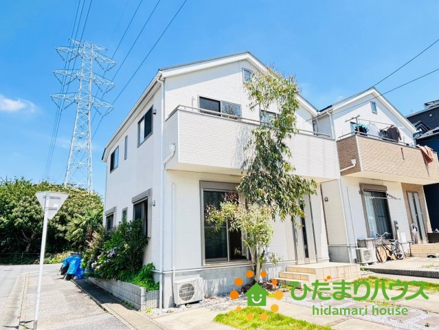 上尾市五番町　中古一戸建ての前面道路含む現地写真|開放感のある角地物件！！
