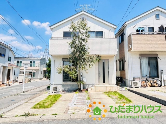 上尾市五番町　中古一戸建ての駐車場|並列2台分の駐車スペースあり！
お車でのお出かけも楽しめます(^^)/