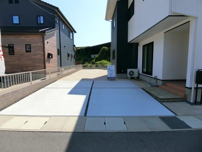 【駐車場】 | 新築　金光町須恵　4LDK | 駐車スペースは2台分の土間コンクリート敷設済。