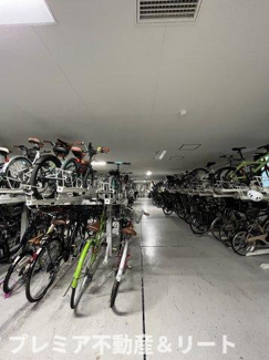 【その他共用部分】 | 駐輪場は屋内にあります