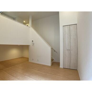 熊本市西区花園３丁目のアパートの居間・リビング|写真は類似の物件となります。