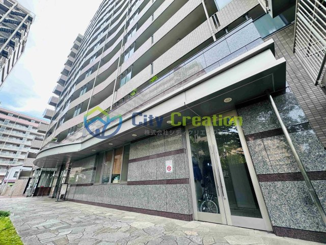 サーパス茅ヶ崎駅前のエントランス