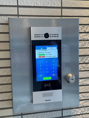 【エントランス】 | ルーチェ日吉 | 共用エントランスは不審者の侵入を未然に防ぐオートロック付き！防犯対策充実しています◎