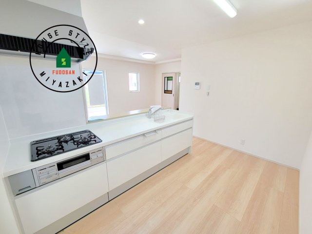 第14中西町モデル（1号棟）のキッチン|ご家族を近くに感じられる対面キッチンのLDK。会話もはずみそうですね。