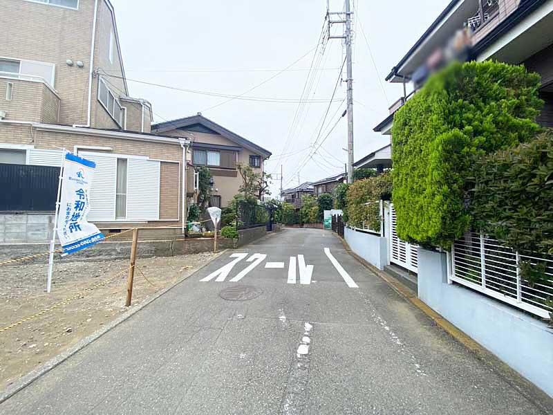 売地　藤沢市辻堂元町3丁目の前面道路含む現地写真