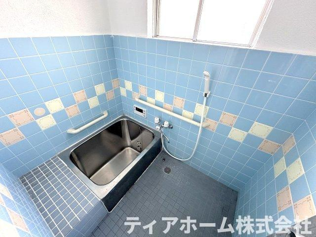 磯野戸建ての浴室