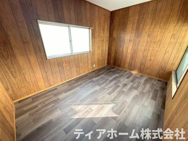 磯野戸建ての洋室