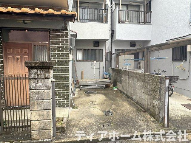 磯野戸建ての駐車場|軽自動車推奨。