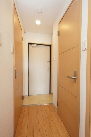 フローレ御所東の玄関|居室→玄関