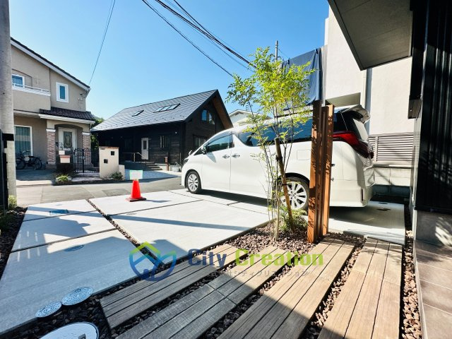 藤沢市辻堂4丁目　ハイグレード仕様　新築戸建の駐車場