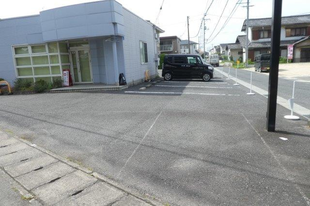 東富井事務所（424-1）の駐車場