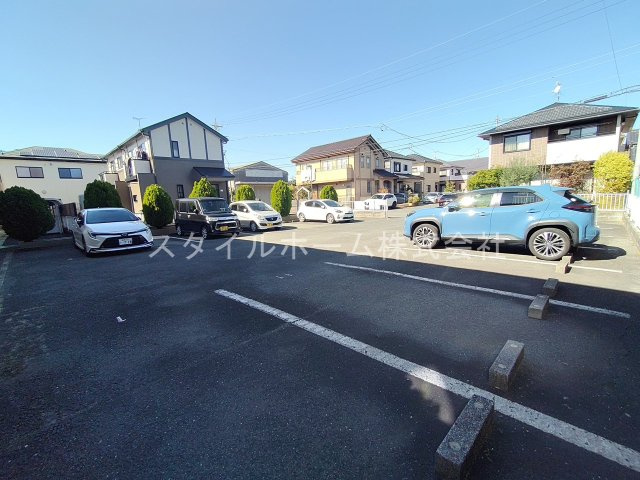 サンノーブルの駐車場