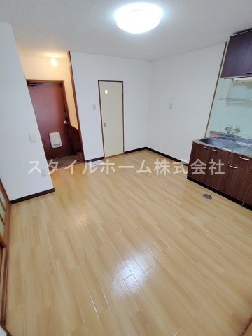 シティハイツ山本Ｂ棟の居間・リビング