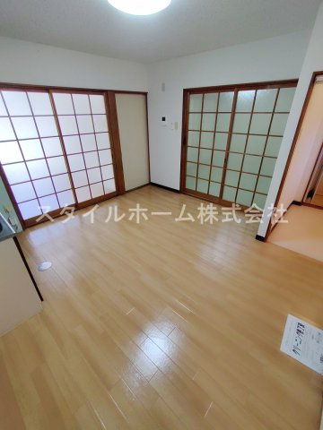 シティハイツ山本Ｂ棟の居間・リビング