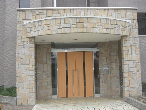 ヴィアーレマルフク南館のエントランス