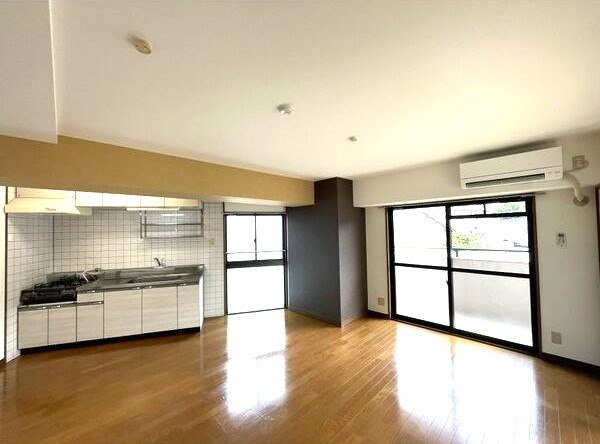 ヴィアーレマルフク南館の居間・リビング