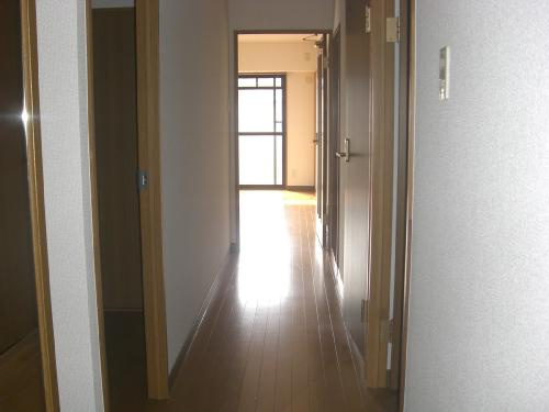 ヴィアーレマルフク南館の玄関