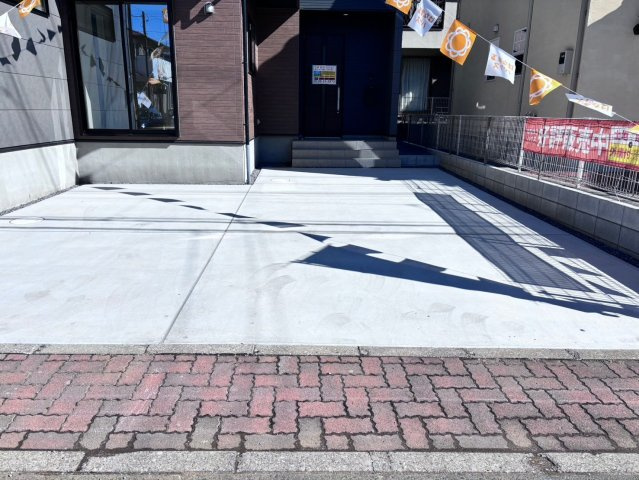 蓮田市関山　3期　新築一戸建て　ケイアイクラフトピット　01の駐車場